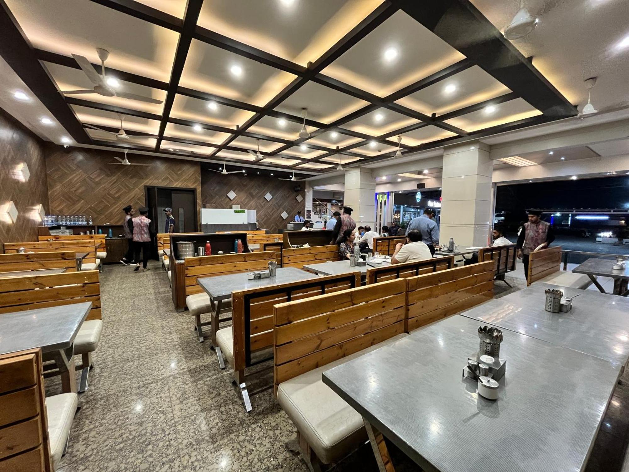 Hotel Grand Darshan Vadodara Eksteriør billede