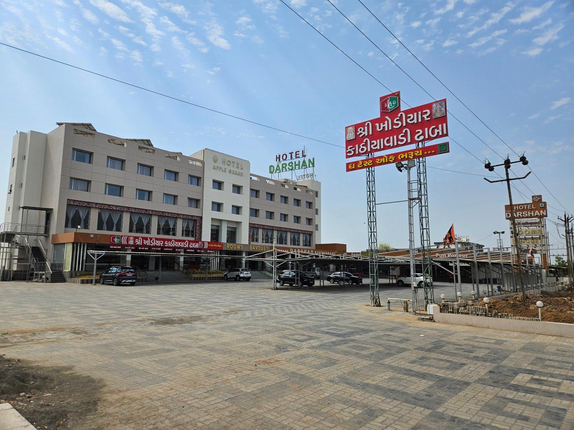 Hotel Grand Darshan Vadodara Eksteriør billede