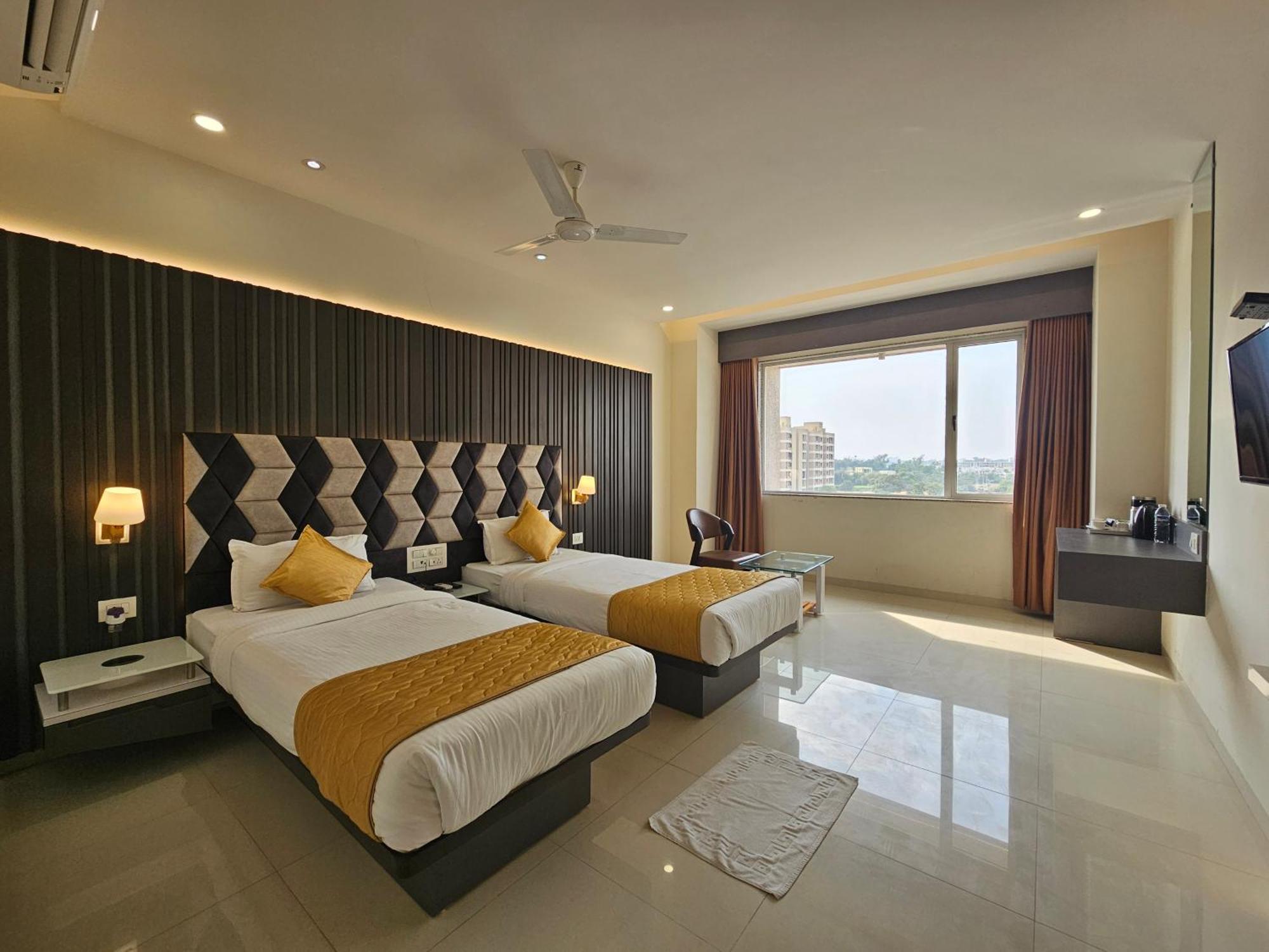 Hotel Grand Darshan Vadodara Eksteriør billede