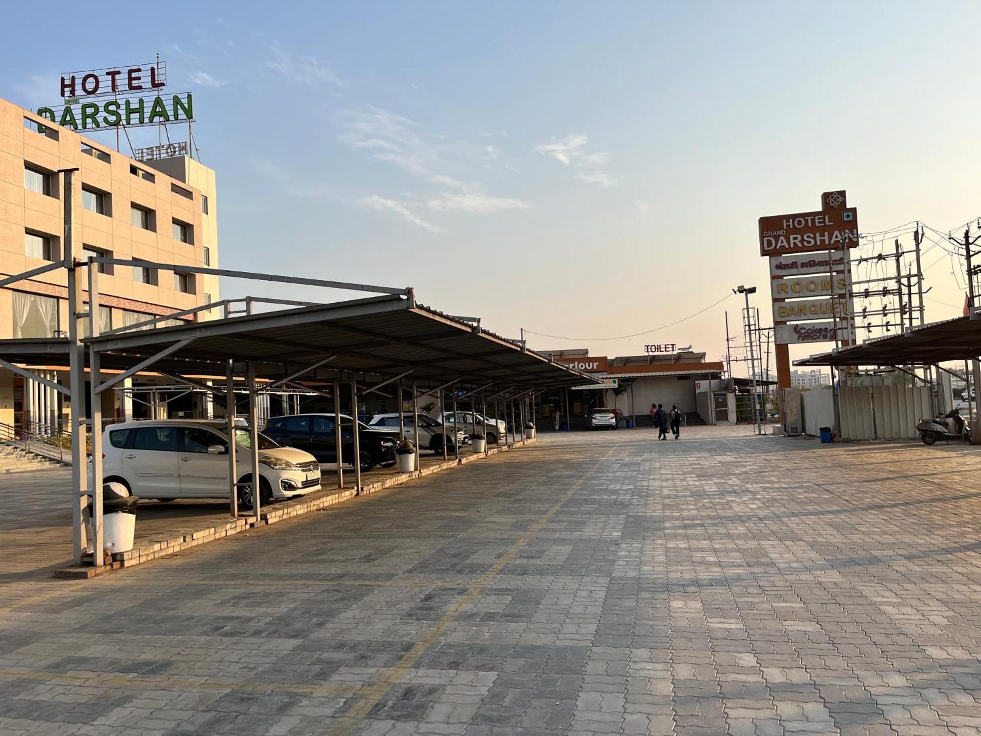 Hotel Grand Darshan Vadodara Eksteriør billede