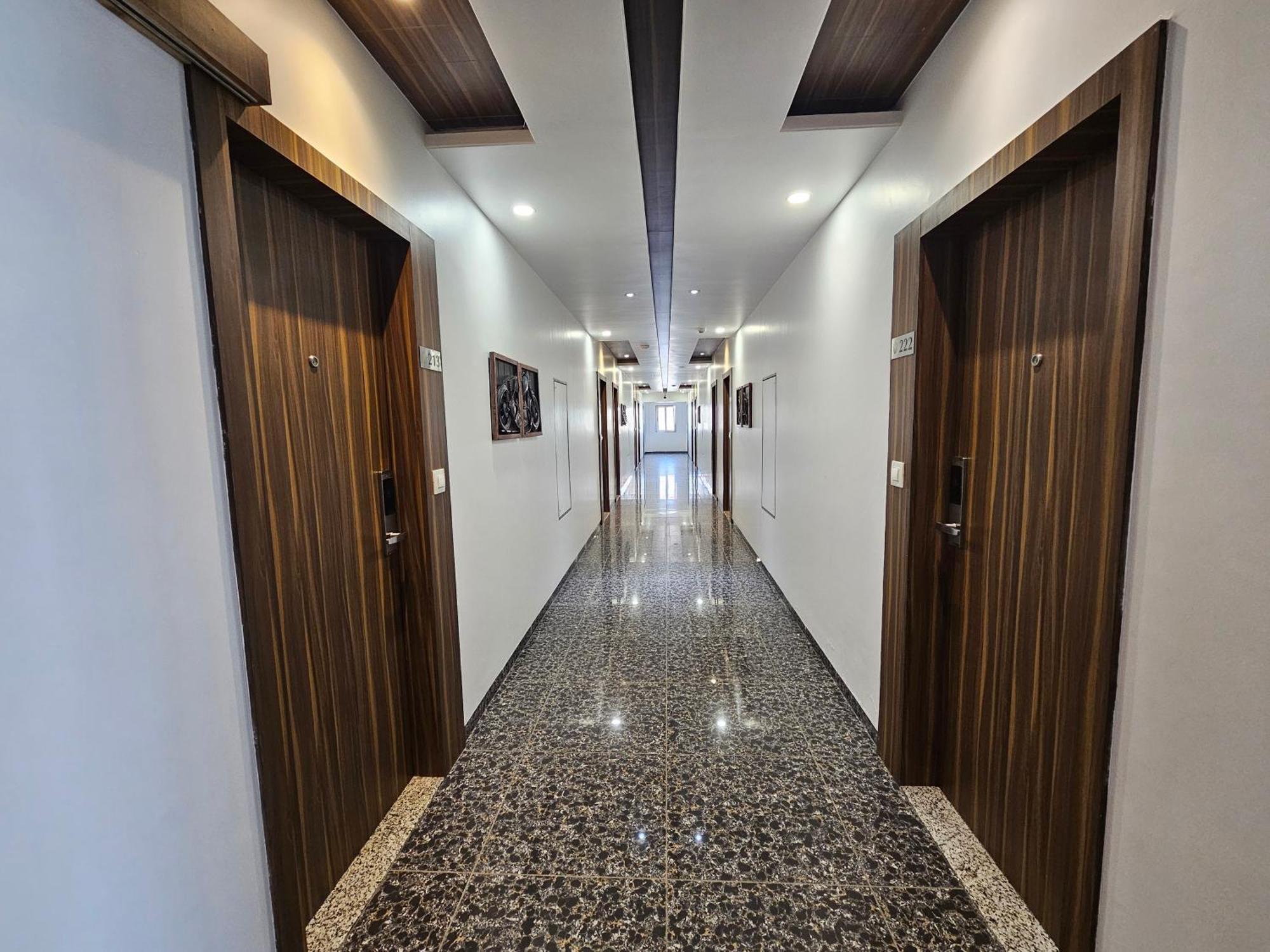 Hotel Grand Darshan Vadodara Eksteriør billede