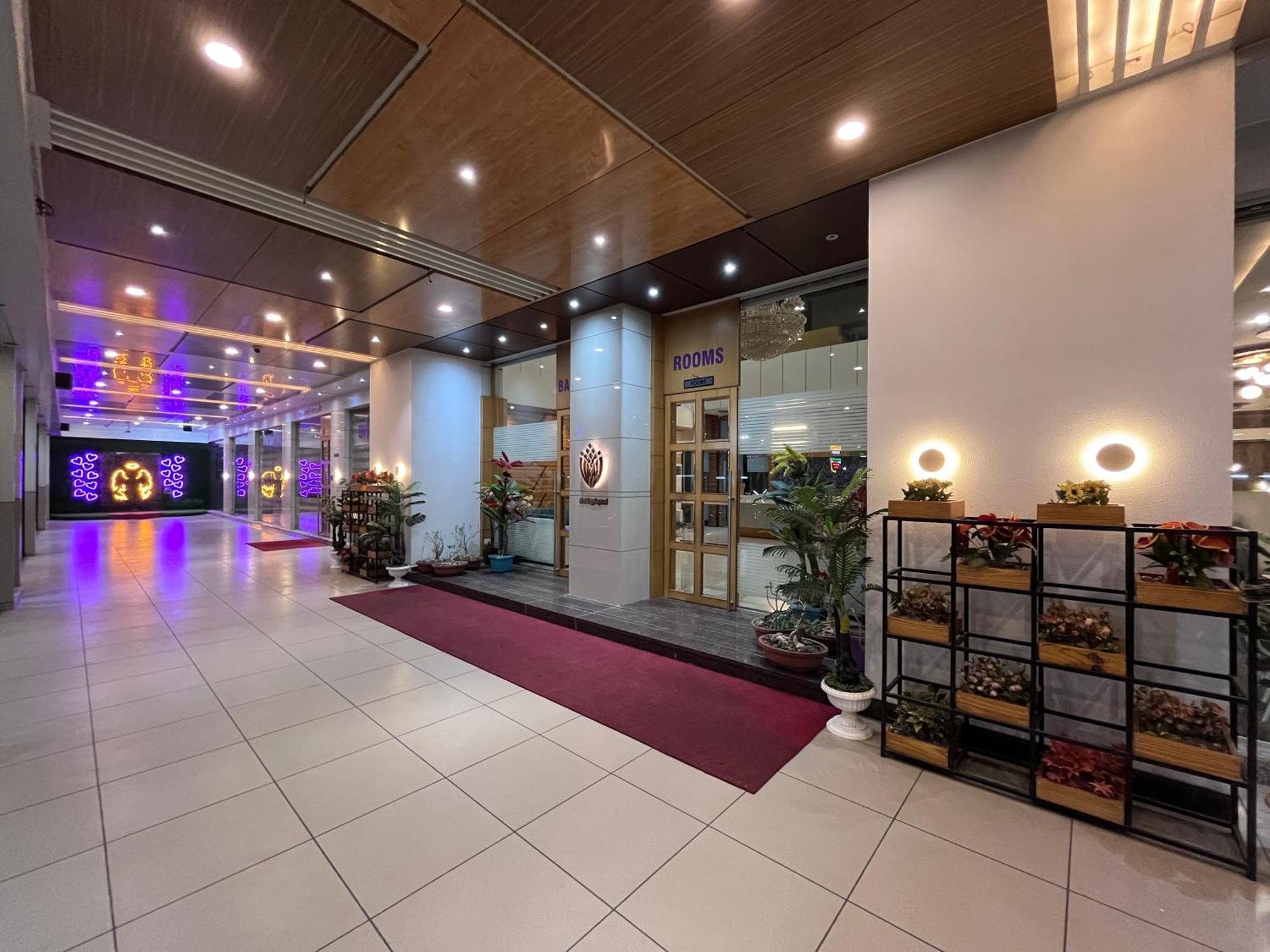 Hotel Grand Darshan Vadodara Eksteriør billede