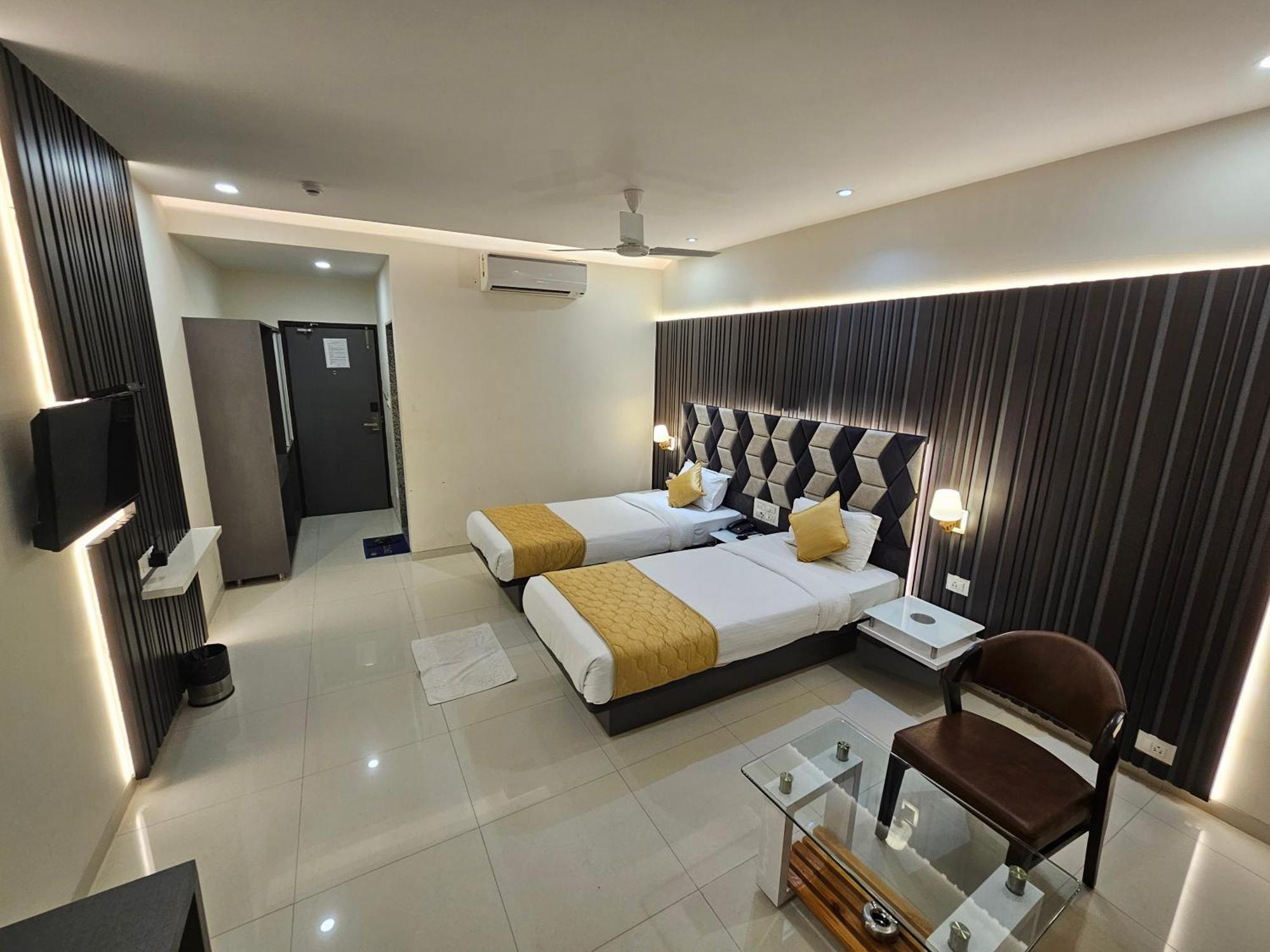 Hotel Grand Darshan Vadodara Eksteriør billede