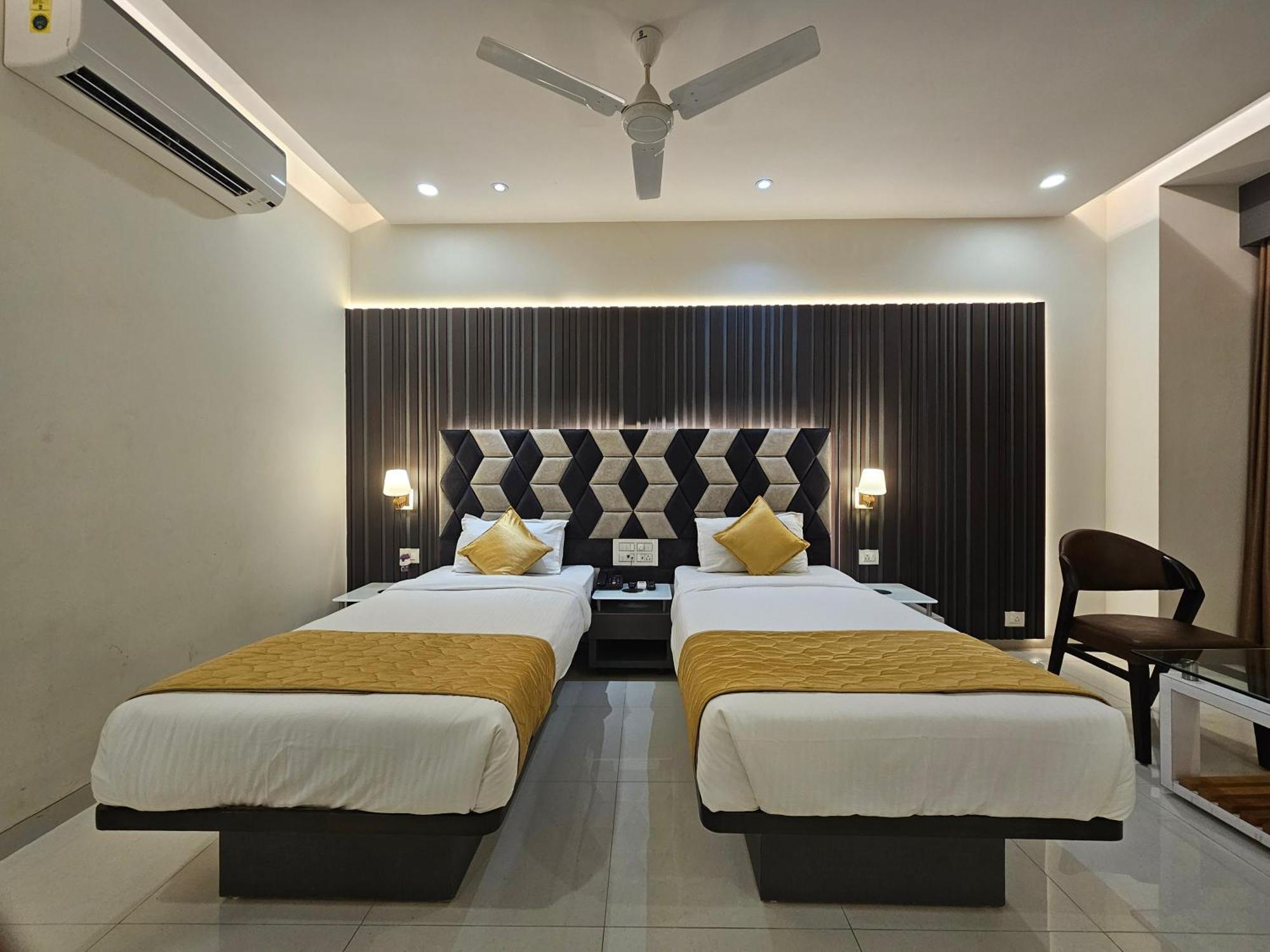 Hotel Grand Darshan Vadodara Eksteriør billede