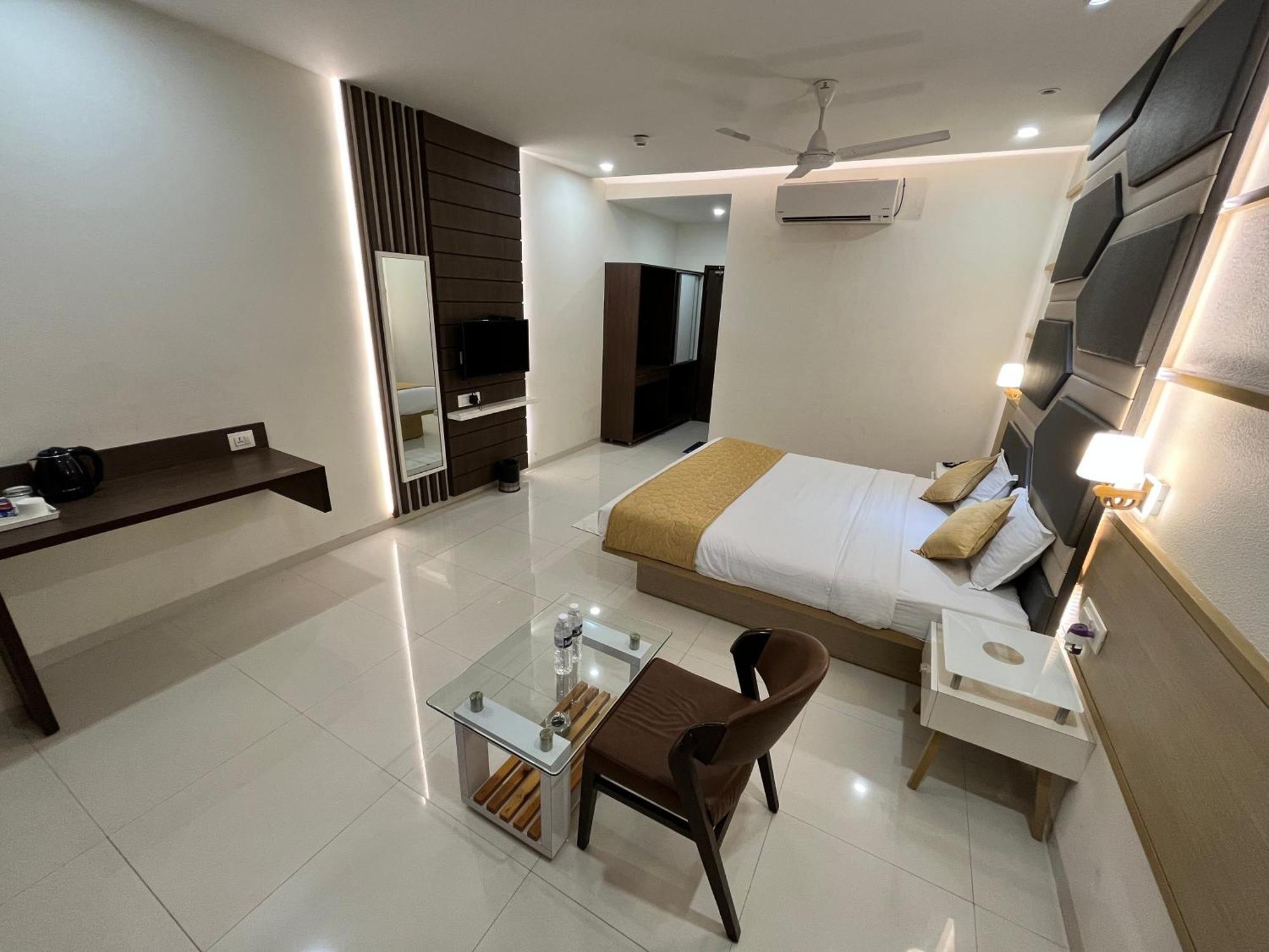 Hotel Grand Darshan Vadodara Eksteriør billede
