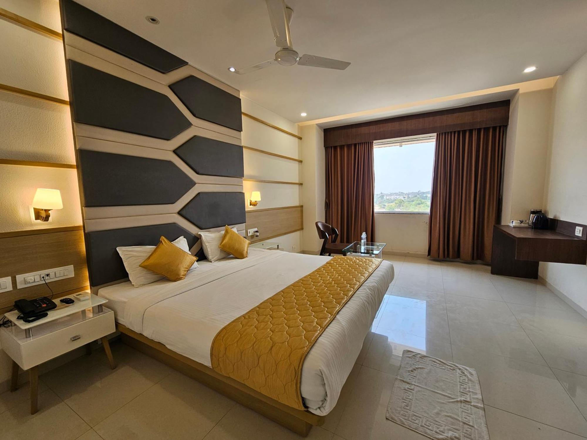 Hotel Grand Darshan Vadodara Eksteriør billede