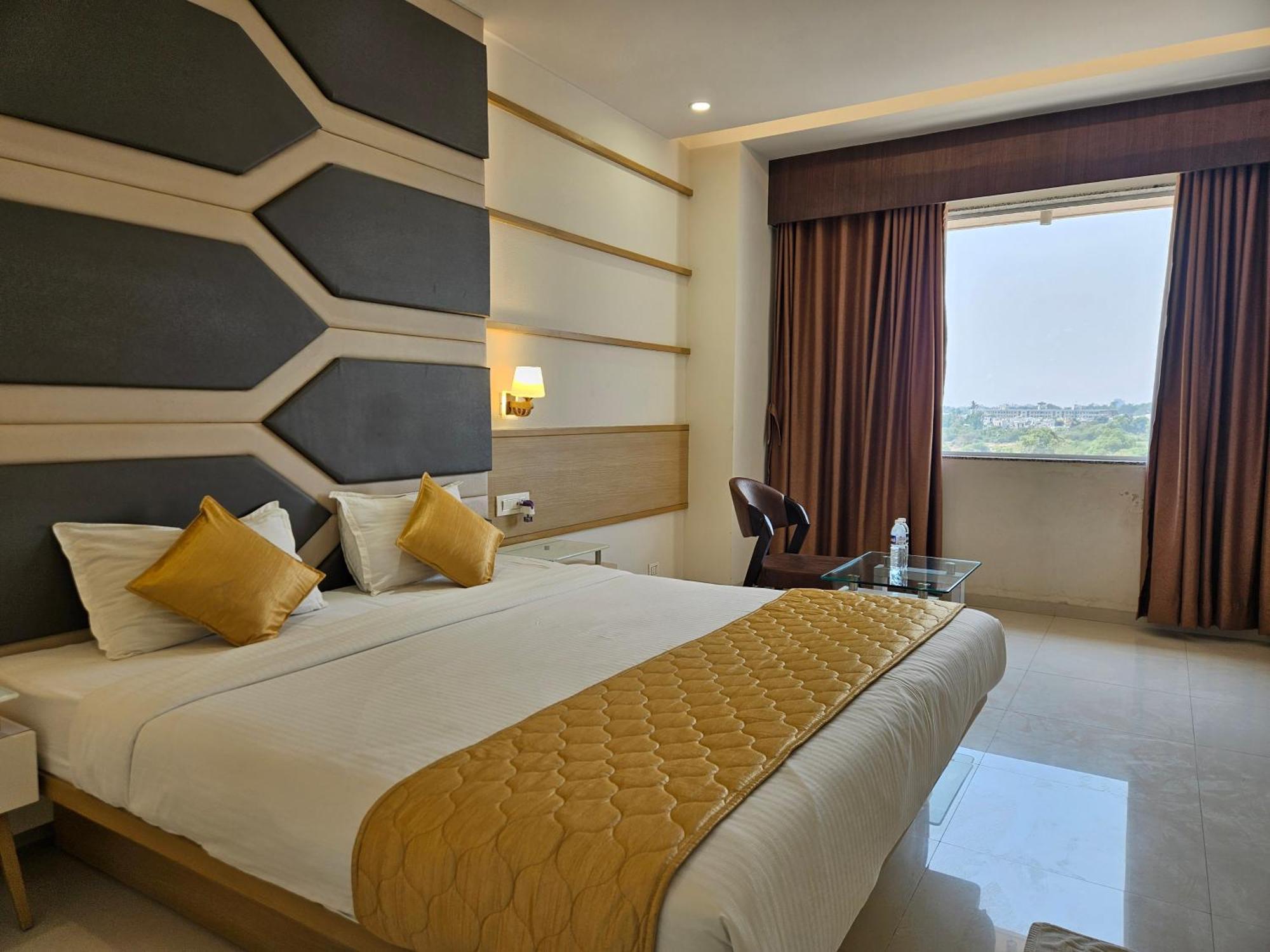 Hotel Grand Darshan Vadodara Eksteriør billede
