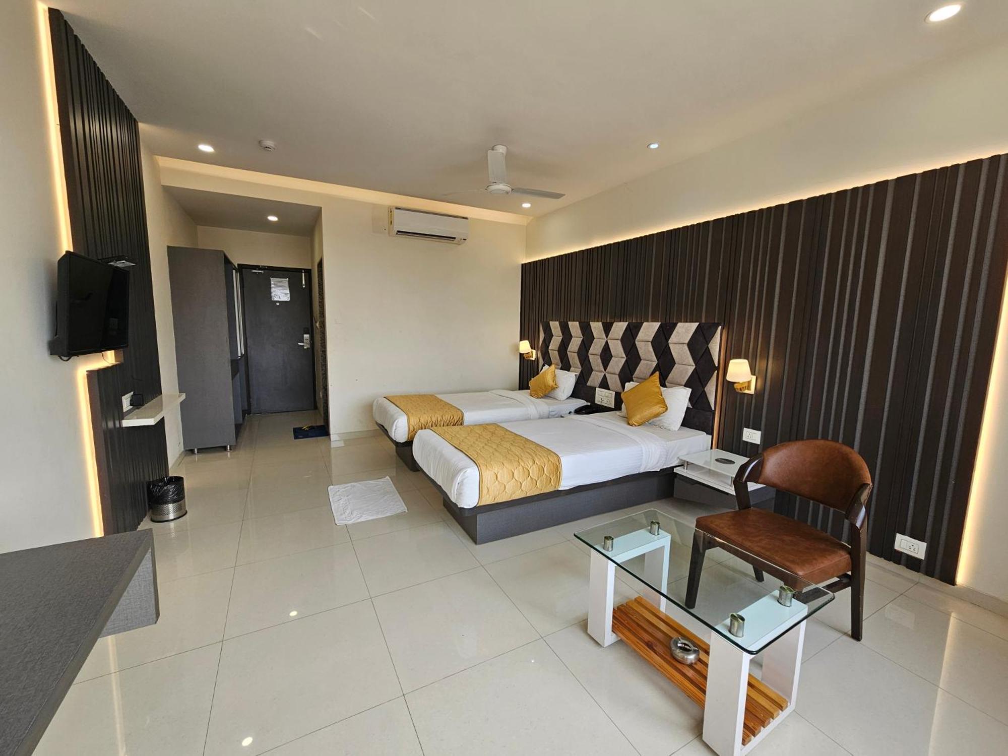 Hotel Grand Darshan Vadodara Eksteriør billede