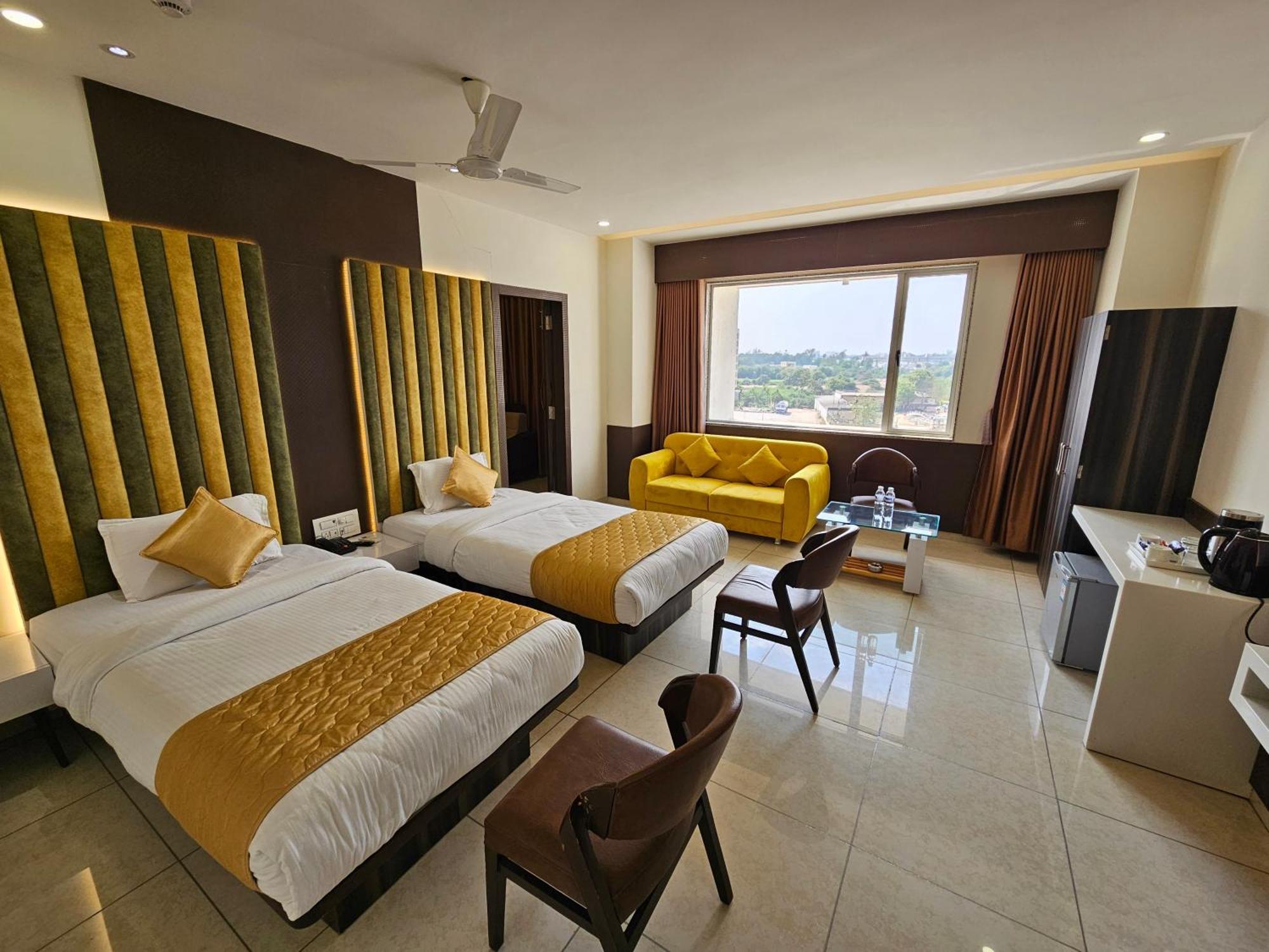 Hotel Grand Darshan Vadodara Eksteriør billede