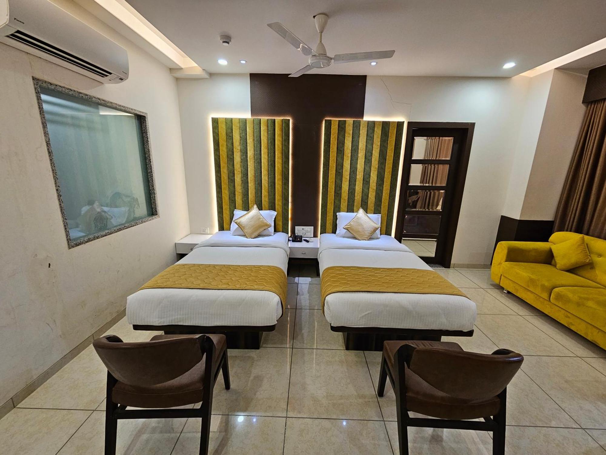 Hotel Grand Darshan Vadodara Eksteriør billede