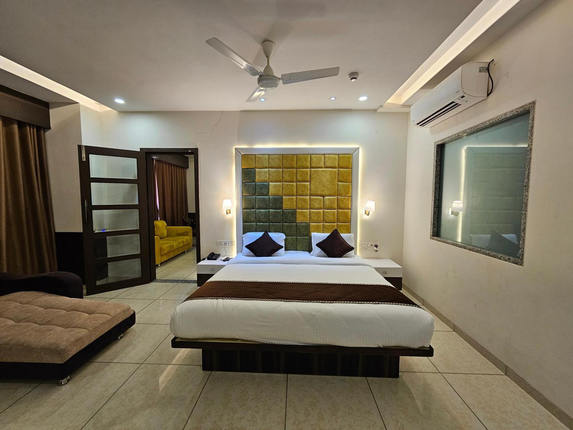 Hotel Grand Darshan Vadodara Eksteriør billede