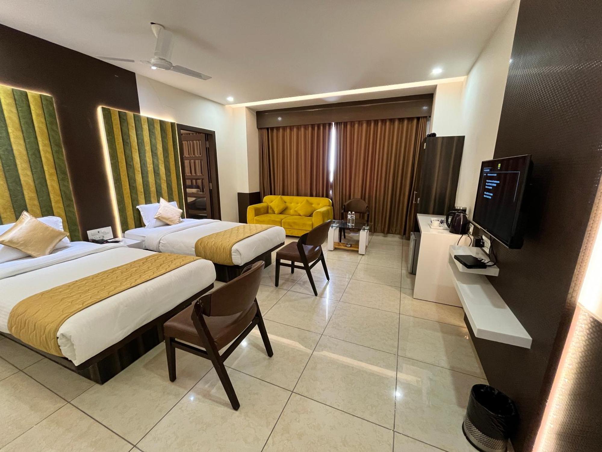 Hotel Grand Darshan Vadodara Eksteriør billede