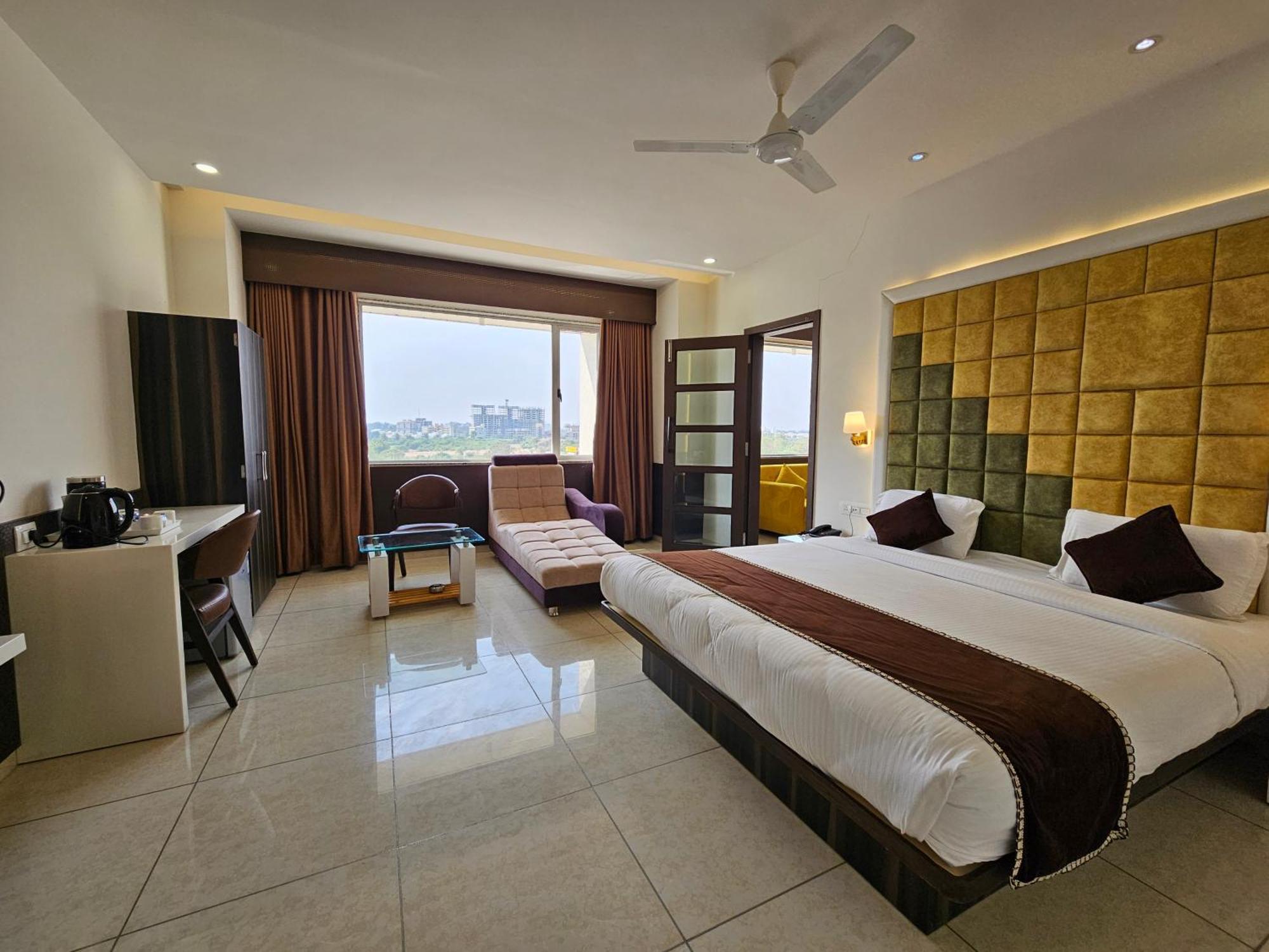 Hotel Grand Darshan Vadodara Eksteriør billede