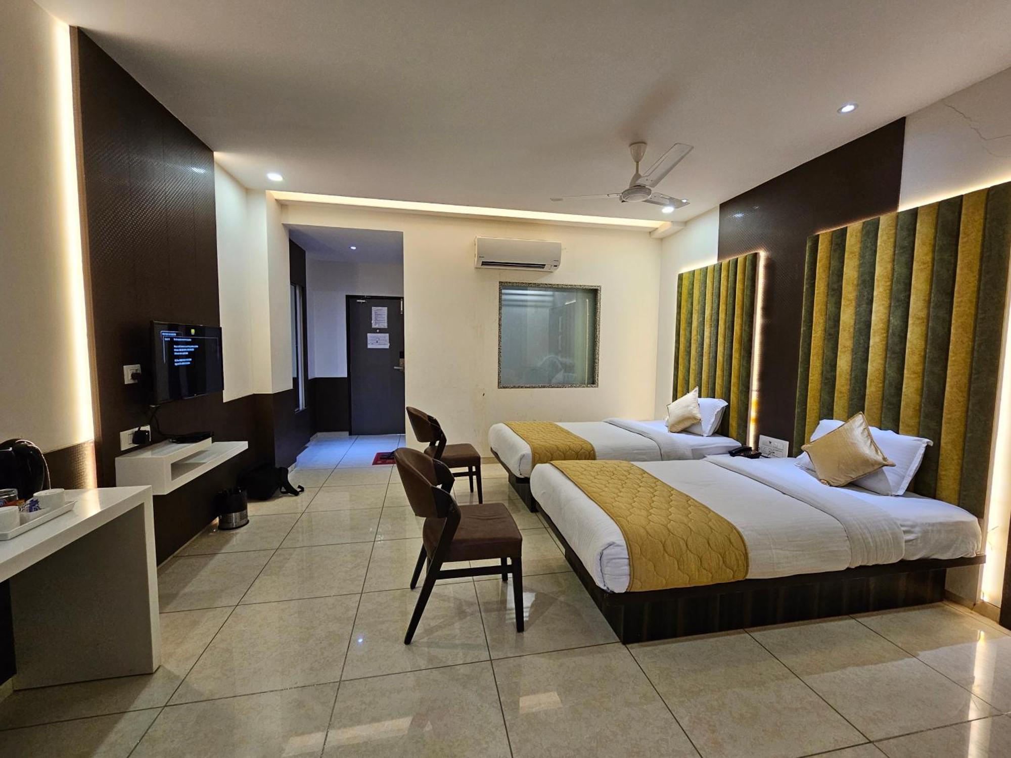 Hotel Grand Darshan Vadodara Eksteriør billede